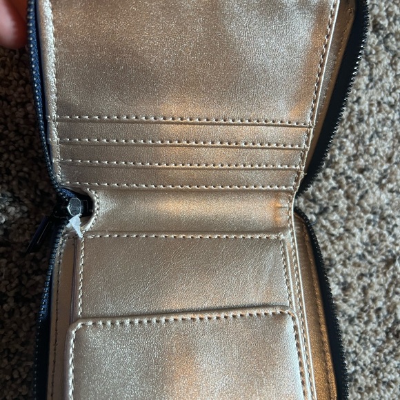 Guess Wallet - Picture 3 of 3